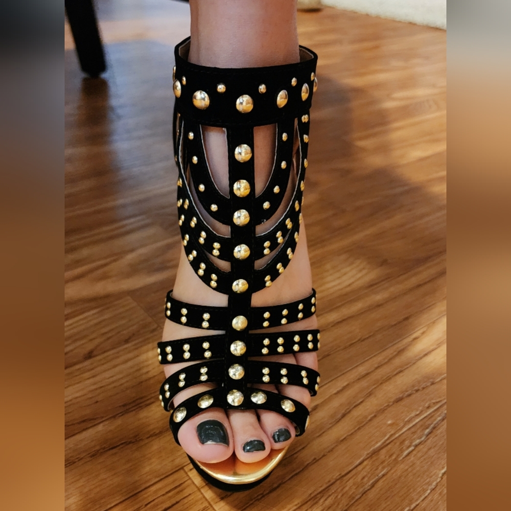 Like New Hard Rock Black n Gold Heels
